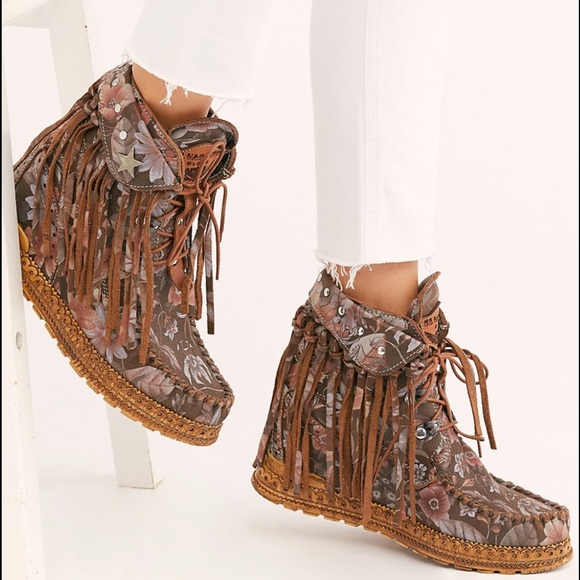 el vaquero roseland moccasin boot